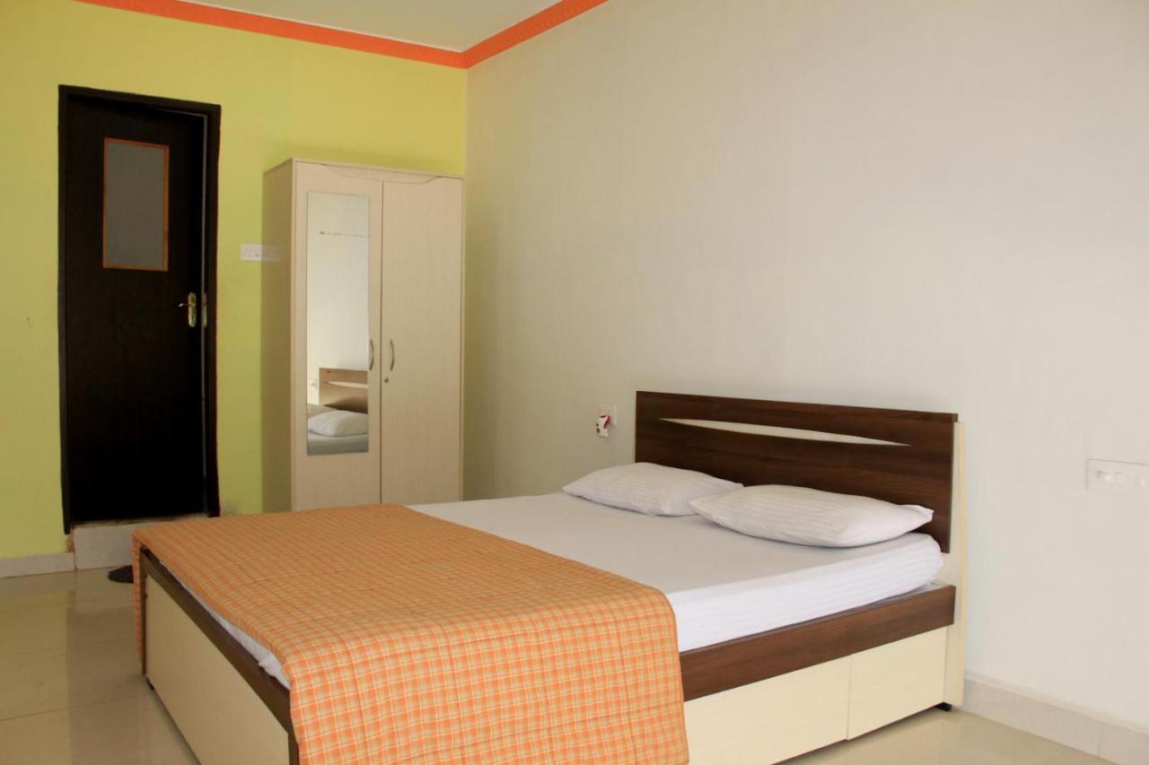 Apartment Almeria' Walk To Candolim Beach